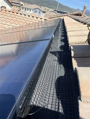 Kuinka asentaa aurinkopaneelin lintujen suojus